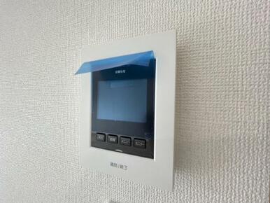 訪問者がひと目でわかるモニター付きインターホンを標準装備。お子さまのお留守番にも安心です！