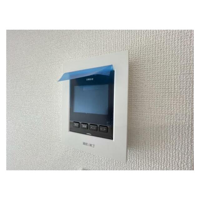 訪問者がひと目でわかるモニター付きインターホンを標準装備。お子さまのお留守番にも安心です！