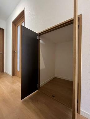 奥行もある収納ですのでたくさんのものが入ります。