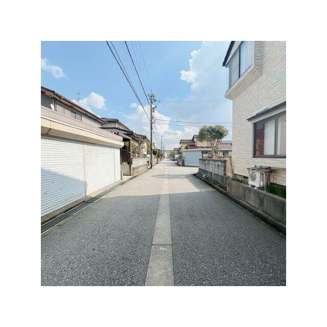 前面道路は融雪装置付き！北陸の冬にも嬉しいです！