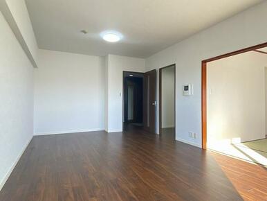 「LDK」フローリング上張りしております