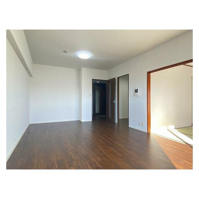 「LDK」フローリング上張りしております