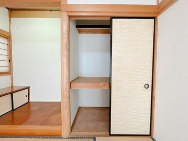 「１階　和室」押入れの写真です。