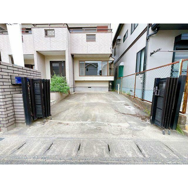 「駐車場１」現況部分の駐車場になります。