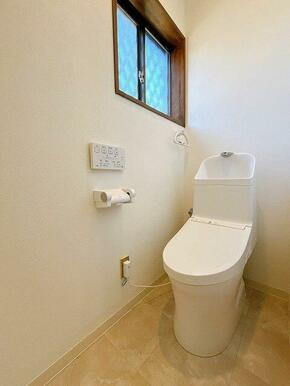 「２階　トイレ」ウォシュレット付のトイレに新品交換済みです。