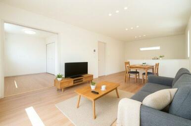 16帖のLDKに家具を配置するとこのような感じになります♪※イメージ画像です。