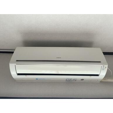 １年中快適に過ごせるエアコン付き☆