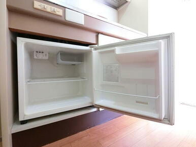オールシーズン必要不可欠なミニ冷蔵庫設置済みです☆