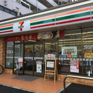 セブンイレブン 横浜鶴見駅西店