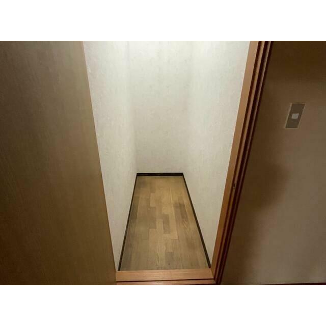 玄関横の収納です。