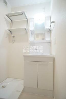 ヘアセット・メイクにも便利な洗髪洗面化粧台タイプ♪