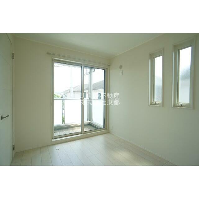 ２面採光なので、明るく風通しのよい過ごしやすいお部屋です♪