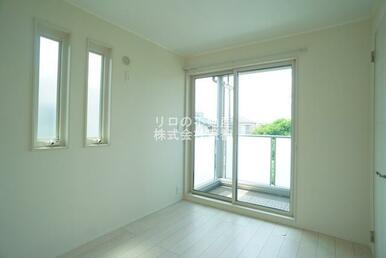 ２面採光なので、明るく風通しのよい過ごしやすいお部屋です♪