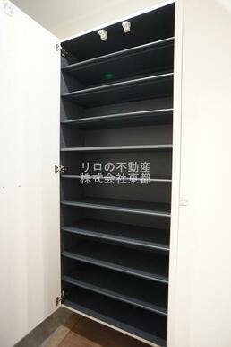 下駄箱付なので、玄関はいつでもスッキリ片付きますね☆