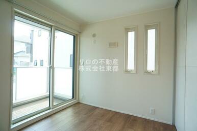 ２面採光なので、明るく風通しのよい過ごしやすいお部屋です♪