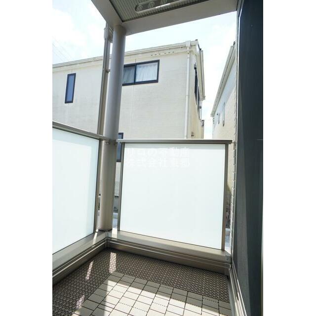 バルコニーがあるので洗濯物を太陽の下で干すことができます♪