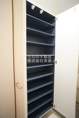 下駄箱付なので、玄関はいつでもスッキリ片付きますね☆