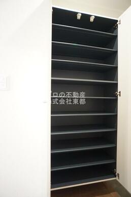 下駄箱付なので、玄関はいつでもスッキリ片付きますね☆