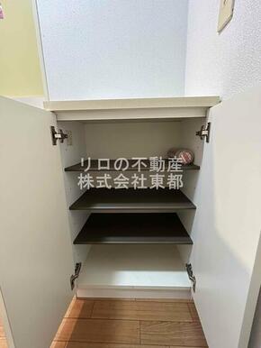 玄関には下駄箱があるのでスッキリとした空間を保てます