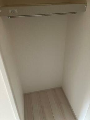 大切な洋服にはきちんと収納場所を用意したい（1号棟）