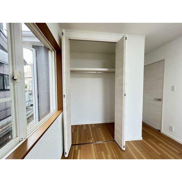１階洋室５帖収納