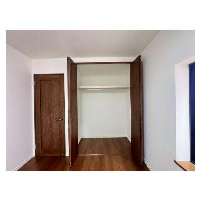 「南東側洋室」収納がございます。