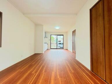 「LDK＿約13.2帖」壁紙、床ともに新品に交換しております。