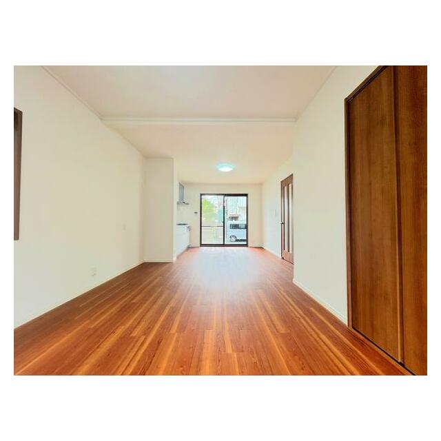 「LDK＿約13.2帖」壁紙、床ともに新品に交換しております。