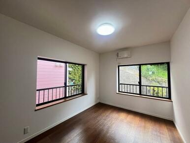 「南東側洋室」