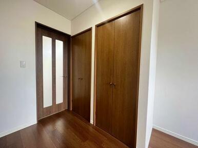 「1階廊下」収納がございます。