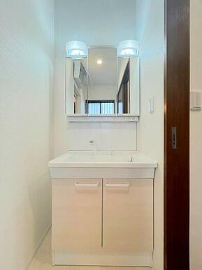 「洗面台」新品に交換しております。
