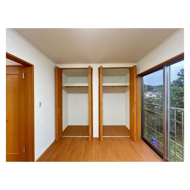 「2階洋室」収納が付いております。