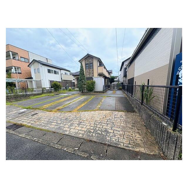 「駐車場」並列2台、縦列1台駐車可能です。