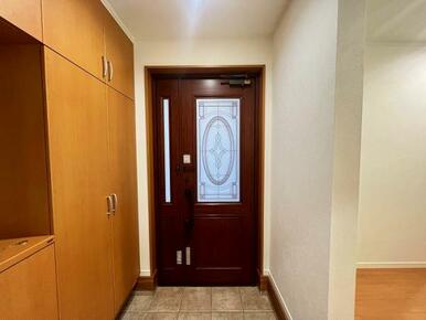 「玄関」別の角度からのお写真です。