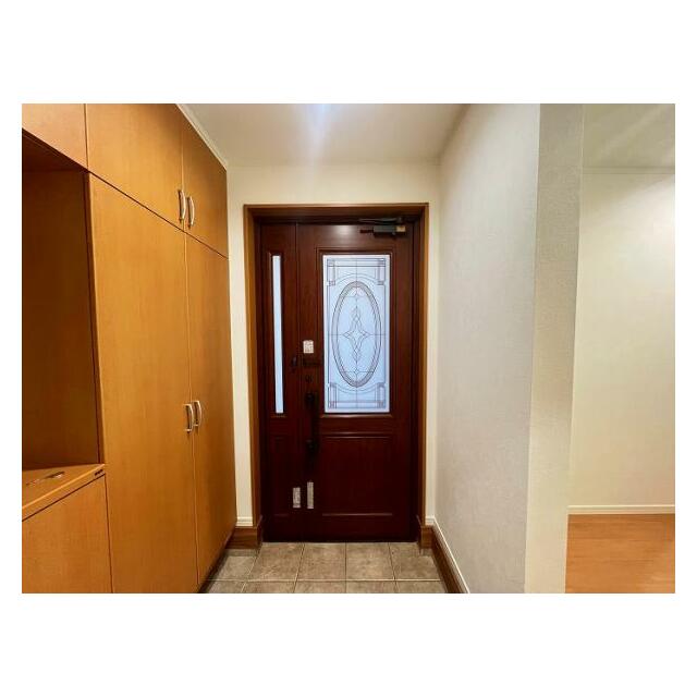 「玄関」別の角度からのお写真です。