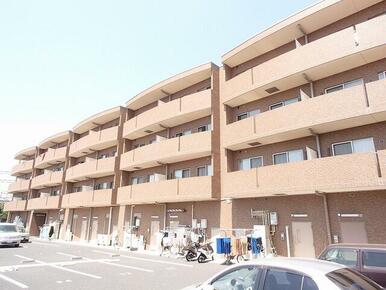 西武池袋線「武蔵藤沢」駅徒歩3分で、通勤通学に便利！