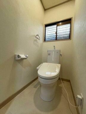「１階トイレ」温水洗浄機能付きの新品に交換しております
