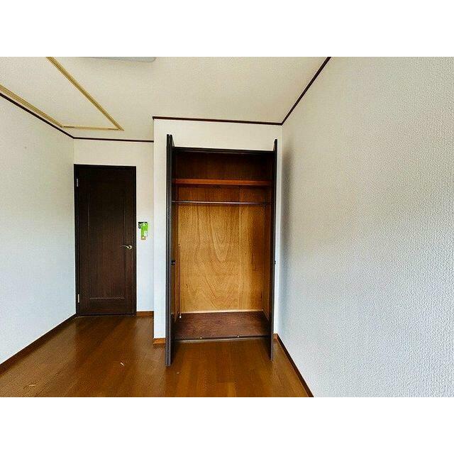 ２階中部屋のクローゼット