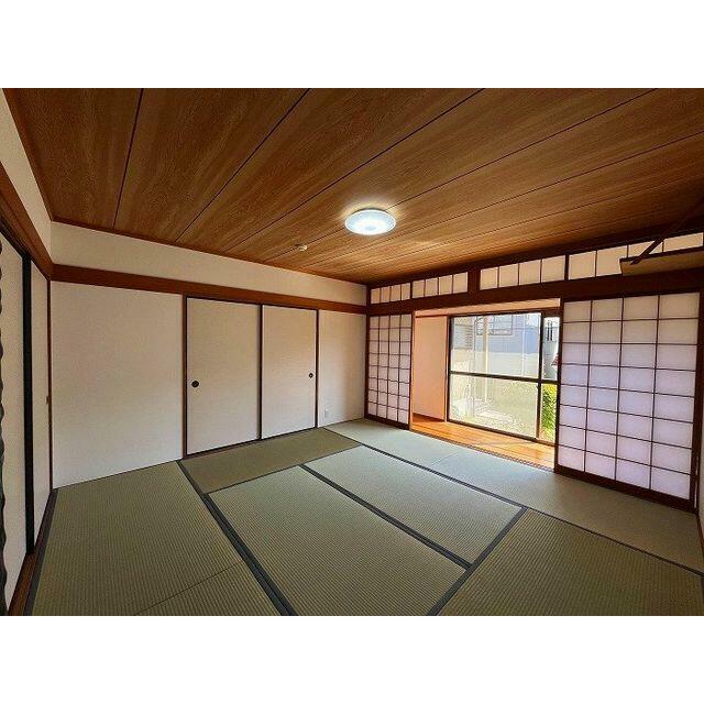 「１階和室」縁側のあり、お庭からの採光もよいお部屋です。