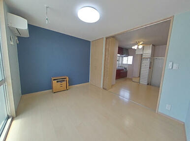 可動式の仕切りでリビングをお部屋とDKに分ける事が出来ます♪