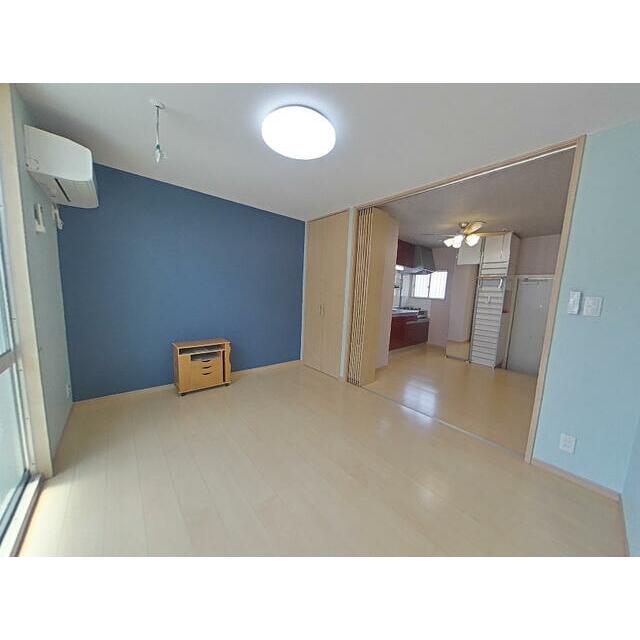 可動式の仕切りでリビングをお部屋とDKに分ける事が出来ます♪