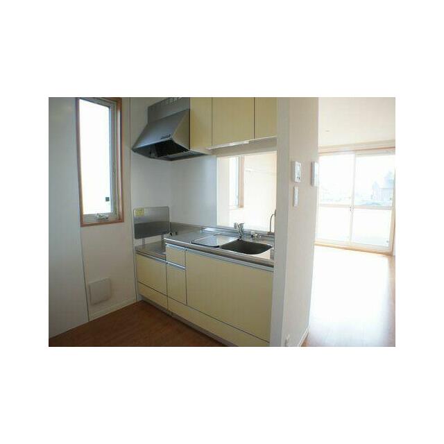 カウンターにタブレット・スマホを置いて、音楽を楽しんだりレシピ動画を確認したりしながらの料理が可能…