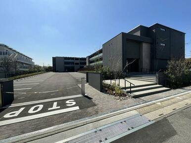 【駐車場ゲート】敷地内駐車場３２台中２９台についてはチェーンゲート内にございます。車の盗難やいたず…