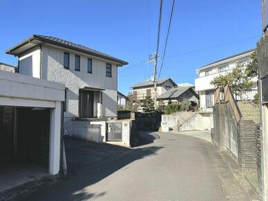 閑静な住宅街。お散歩も安心、心地よいですよ♪