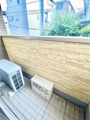 室内写真は同建物間取り反転の参考写真