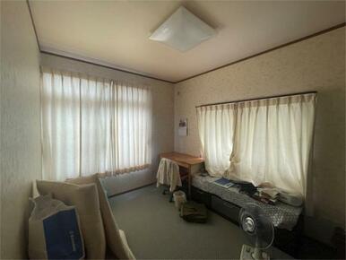 ２階洋室（西側）