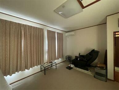 ２階洋室（東側）