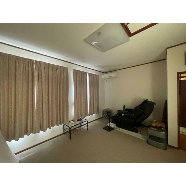 ２階洋室（東側）