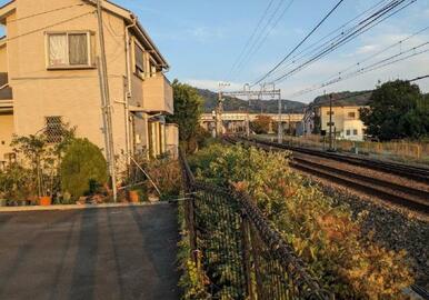 敷地より新宿方面鉄道を望む