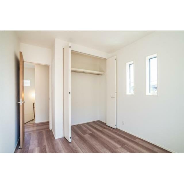 こちらのお部屋にももちろん収納付きです。各部屋に収納が備わっているので、居住スペースを広く使えます。